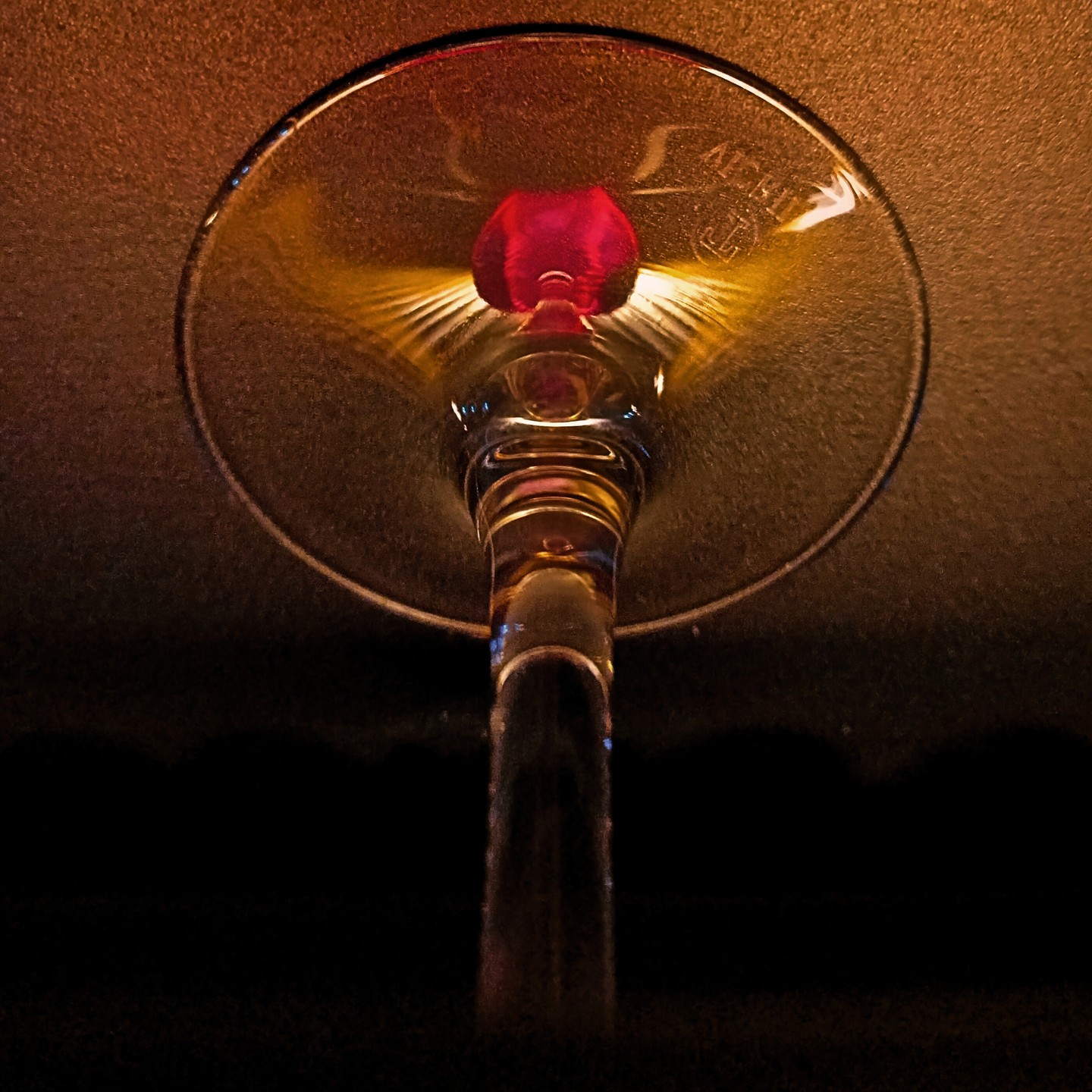 Me gustó el reflejo en la base de la copa. Esto fue en la Sala Villanos también, pero no recuerdo el concierto.