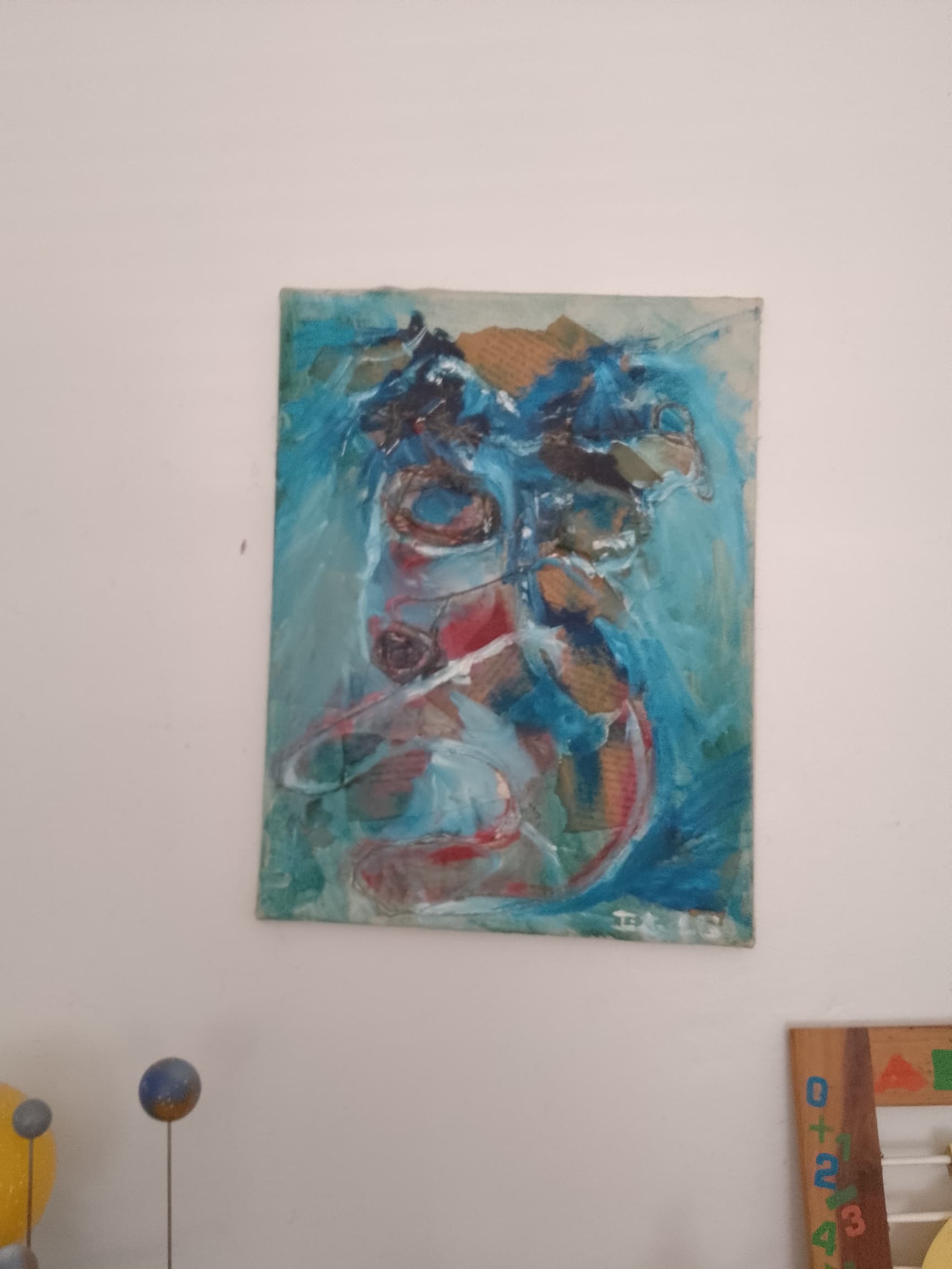 Este lo pinté con mi hijo. Collage de mecate, trozos de páginas de un libro que mi perro destruyó; y pelos, pelos de perro, de todos mis perros.